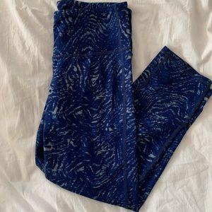 Athletes blue patterned crops